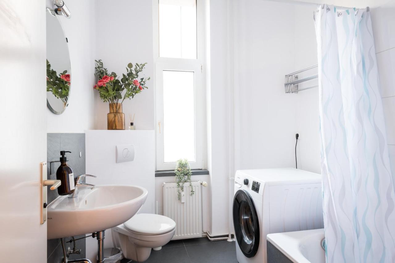 Sonnig & Helle Wohnung Alexanderplatz In 15Min Zu Erreichen, Herthastrasse Sehr Schoen Und Gross Fuer Gruppen Geeignet Berlin Extérieur photo